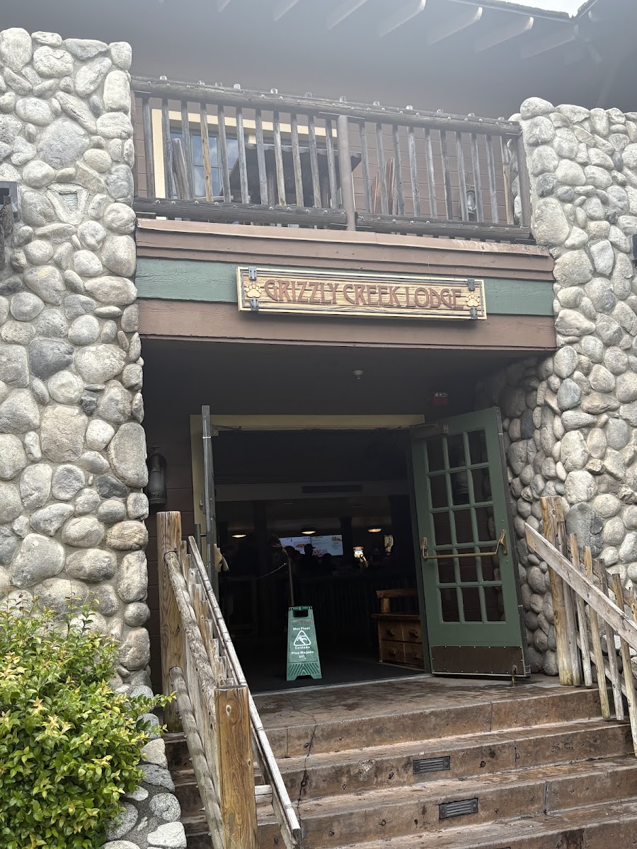 Grizzly Creek Lodge