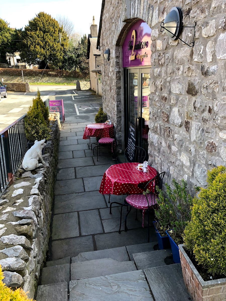 2 Sisters Cafe at Plumgarths