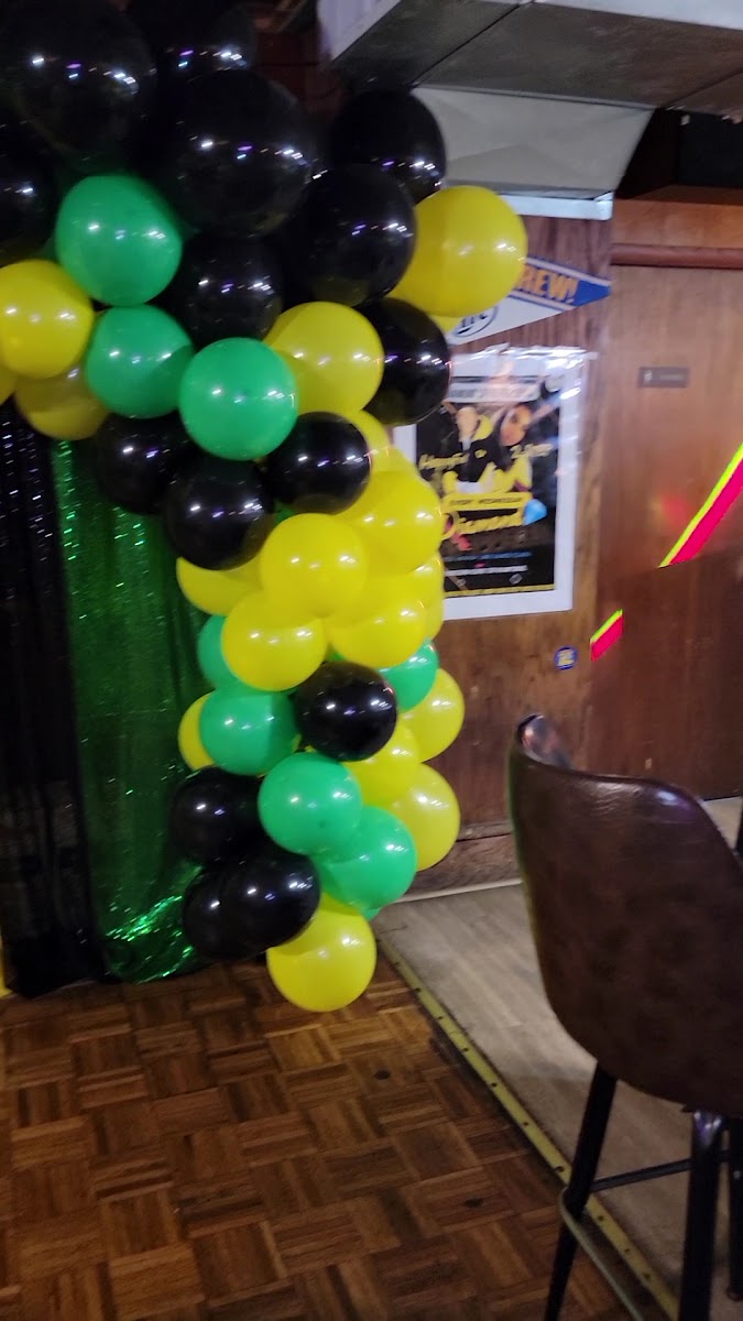 Diamonds Pub & Grille