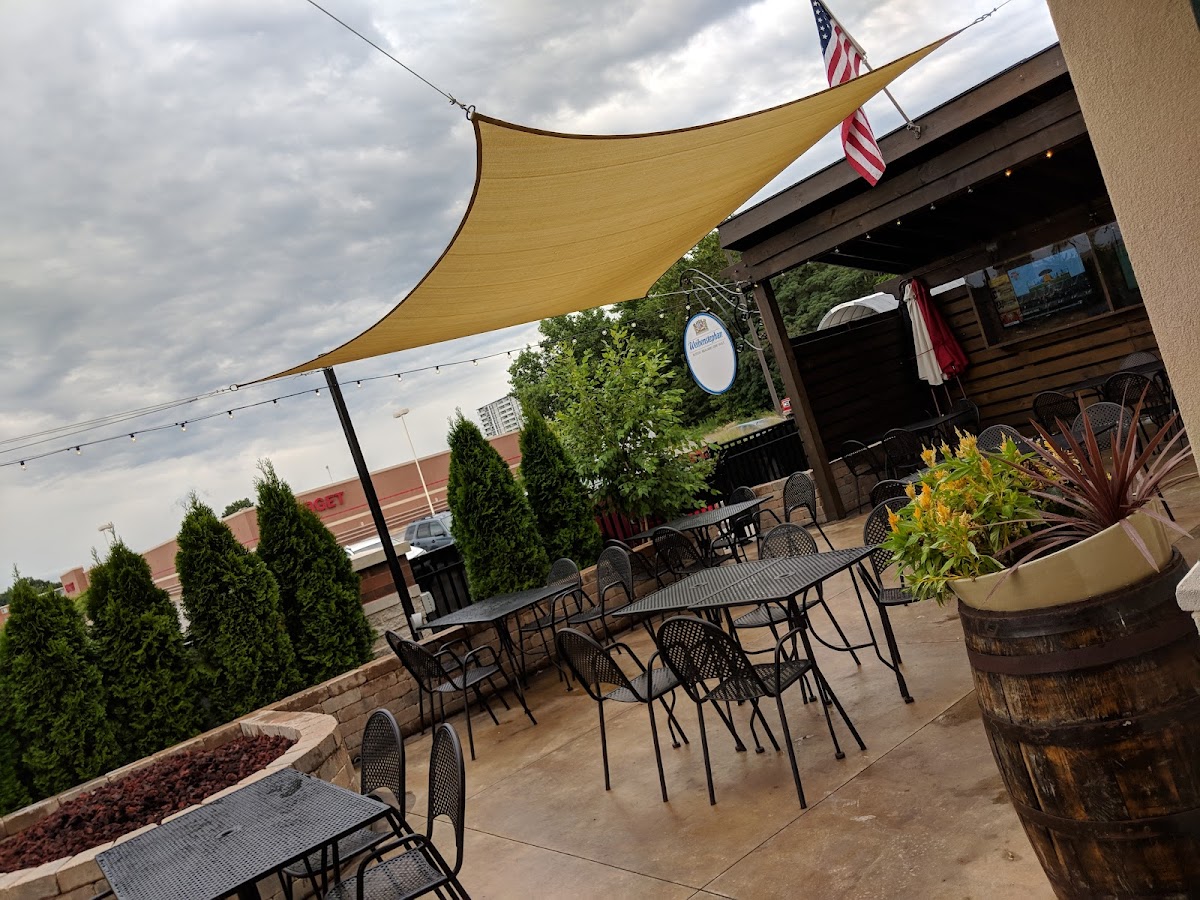 Winking Lizard Mayfield