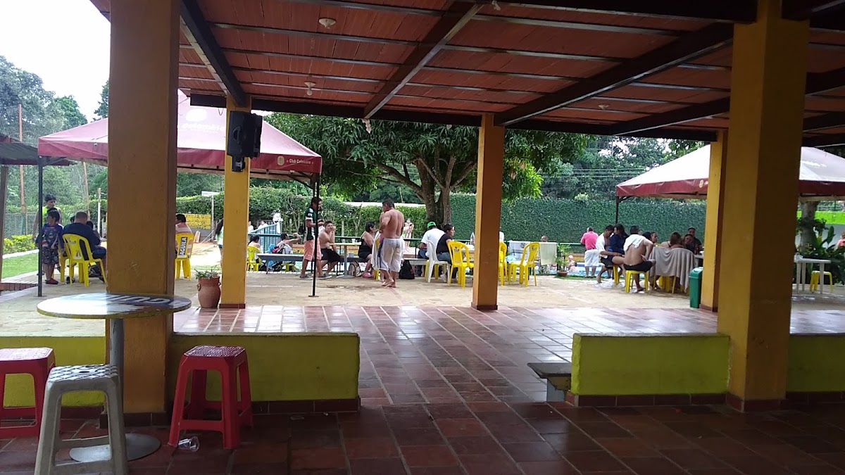 Estadero Real Campo Alegre Piscinas