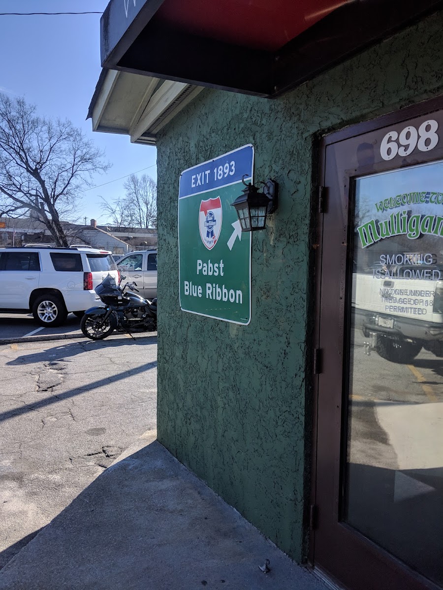 Mulligans Food and Spirits