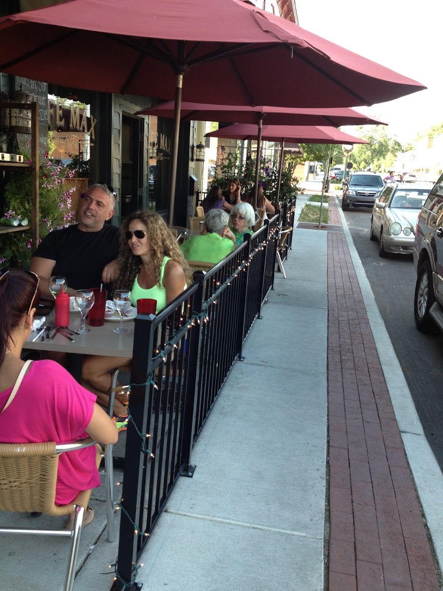 Cafe Max Eatery & Tap