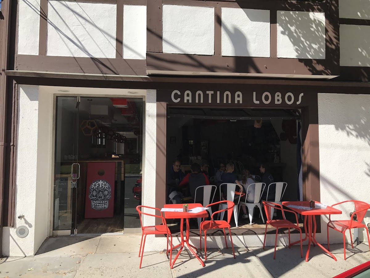 Cantina Lobos