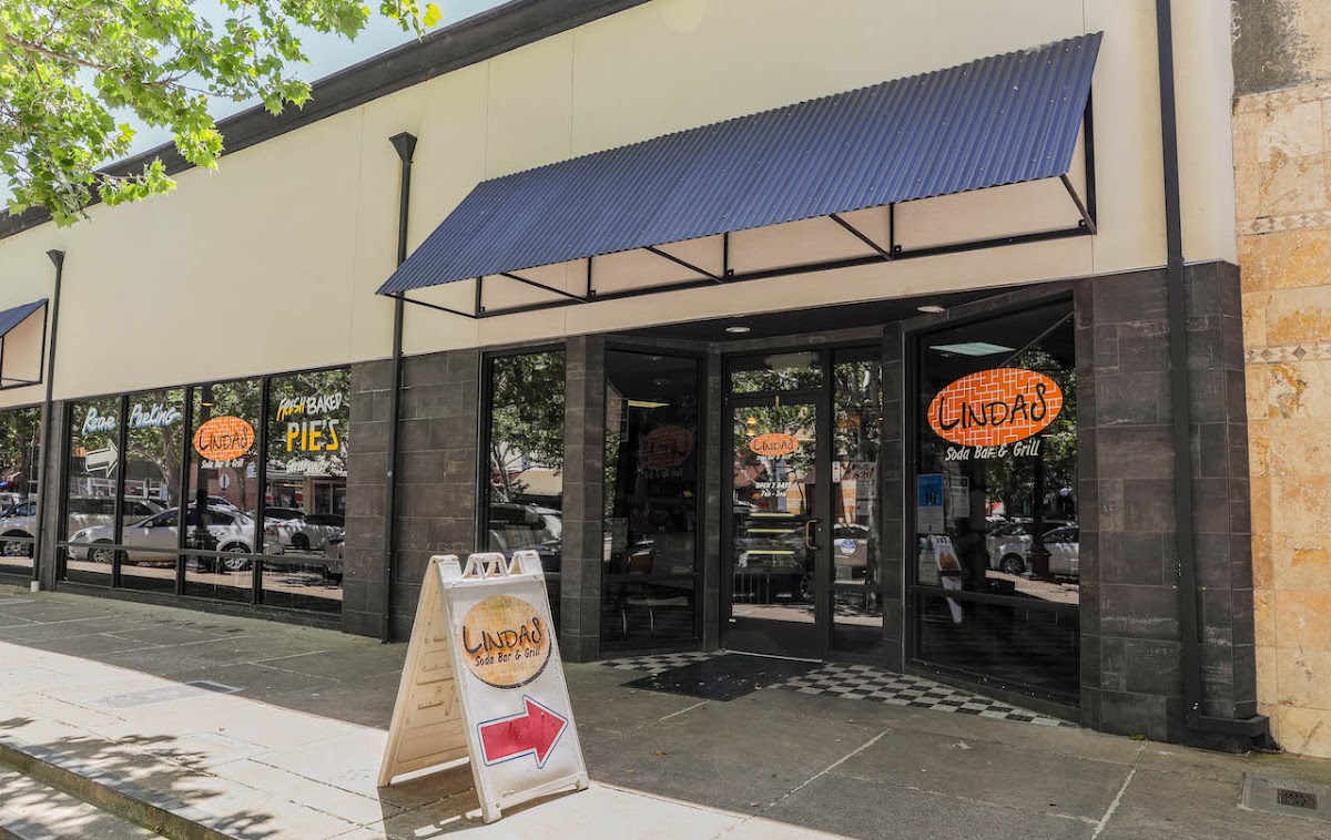 Linda's Soda Bar & Grill