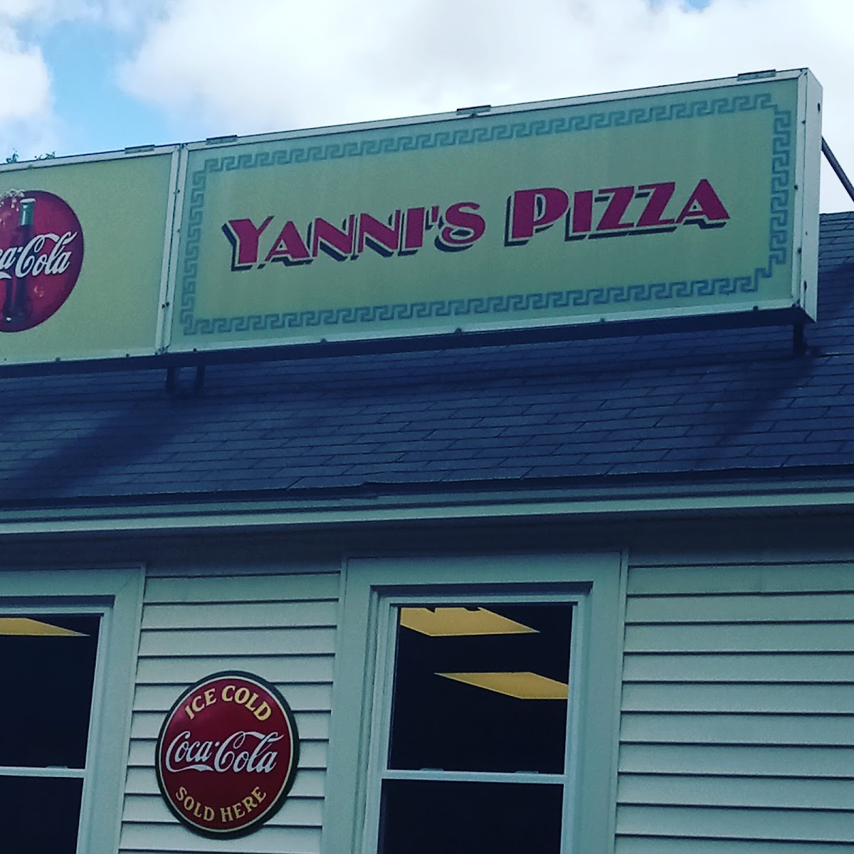 Yannis Pizza Blue Hill