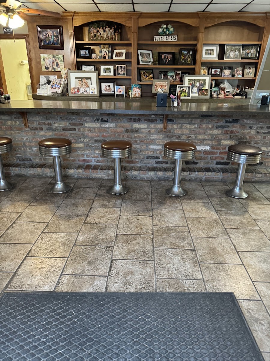 Red's Restaurant and Bar