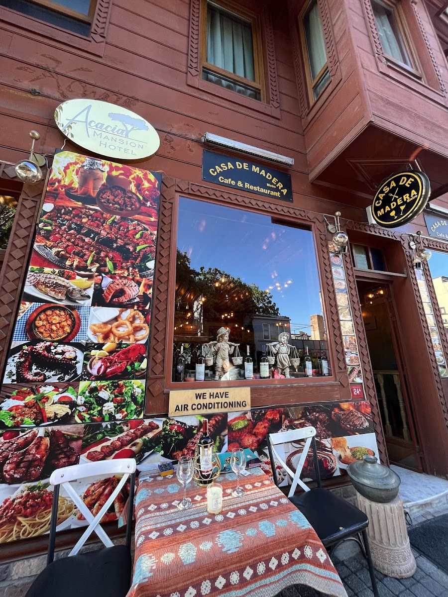 Casa de Madera Restaurant