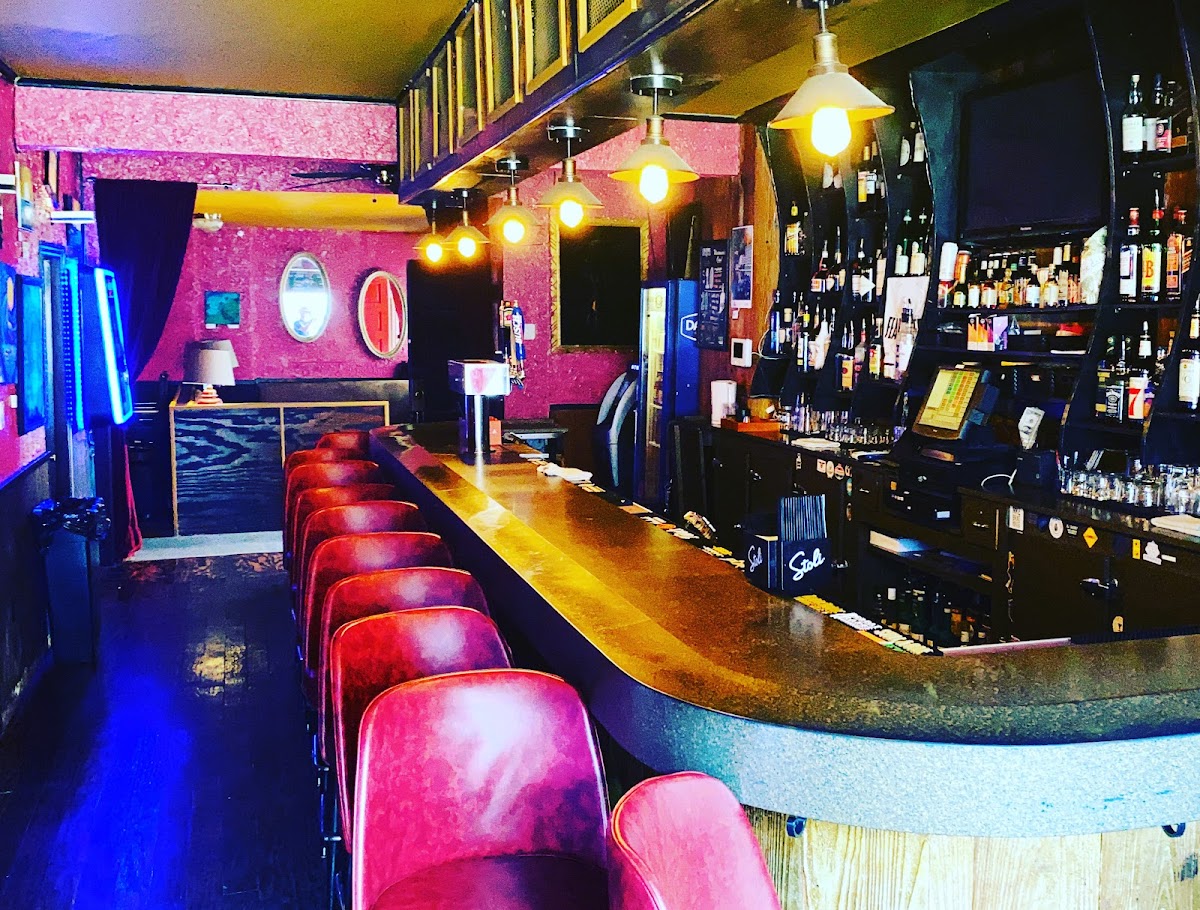 Stella's: A Cocktail Dive