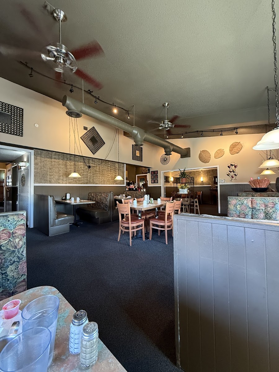 Cinola Restaurant & Lounge