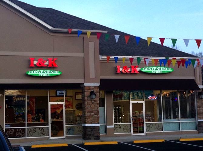 Robin's New York Platter Stop -Halal Food & Convenience Store