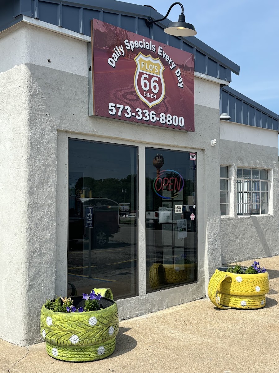 Flo's 66 diner