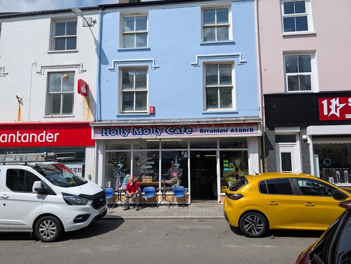 Holly Molly Cafe