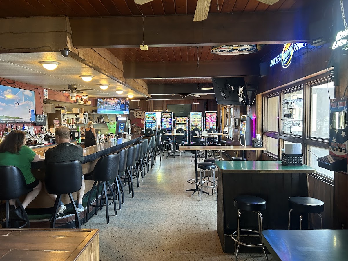 Jerzy's Eagle Crest Bar