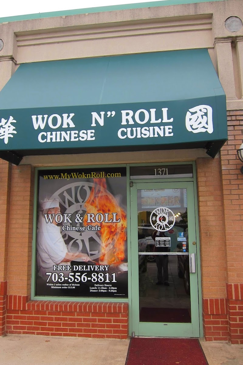 Wok 'N Roll Chinese Cafe