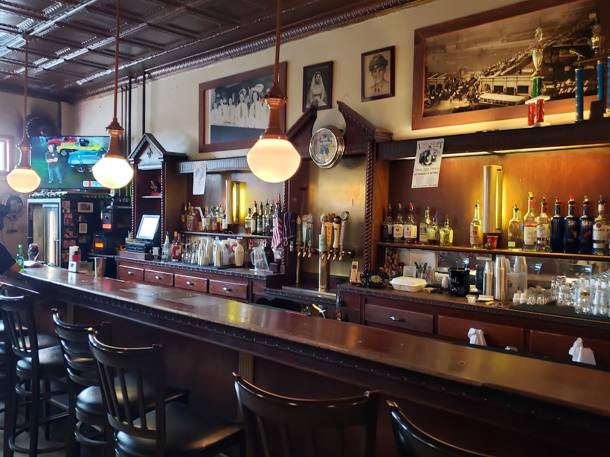 Royal Oaks Bar & Grill