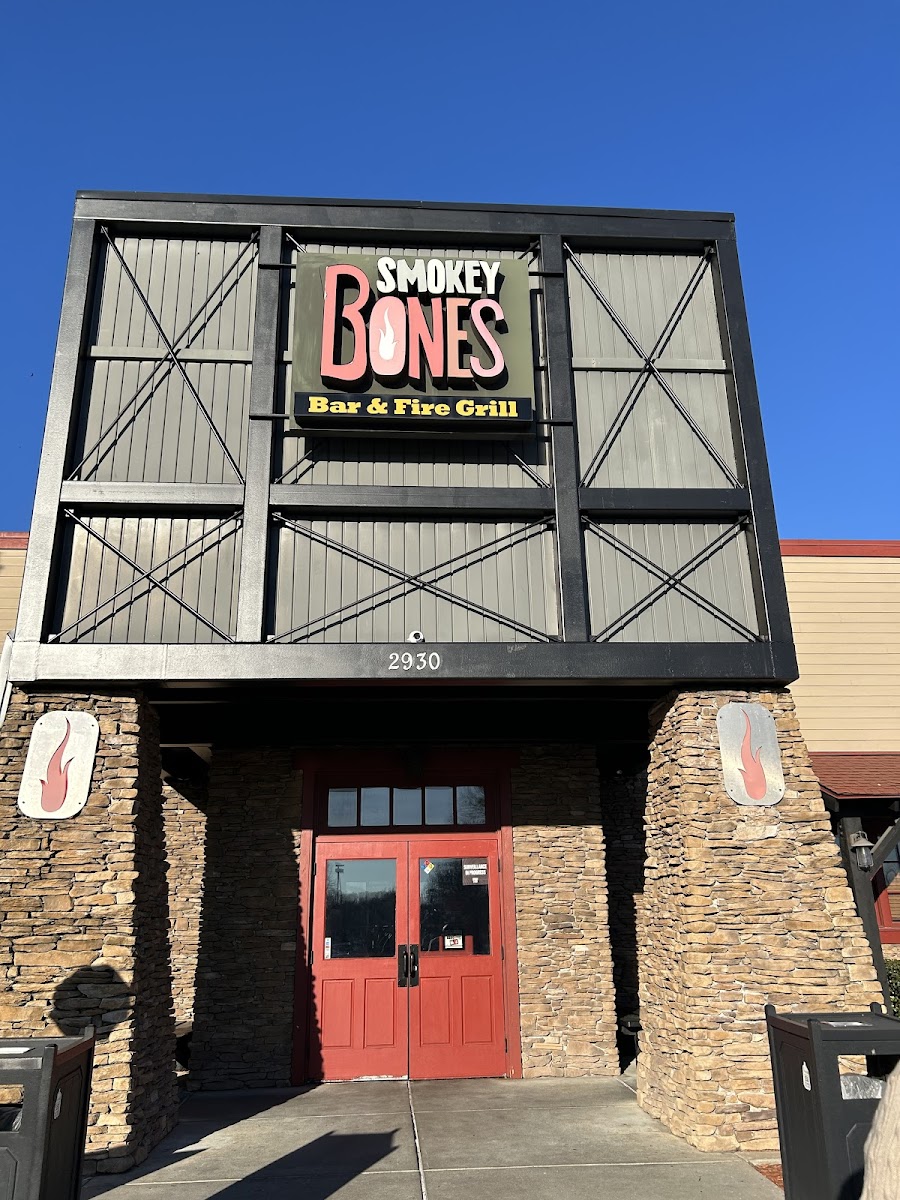 Smokey Bones Lithonia