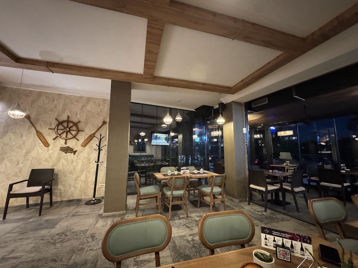 Pier 82 Cafe & Restaurant