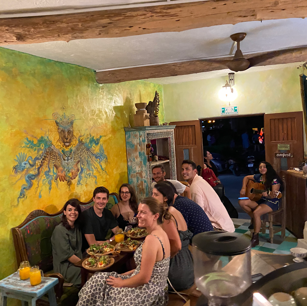 ELELA ORGANIC VEGAN CAFE Y RESTAURANT