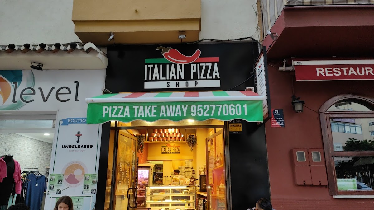 Italian Pizza Shop????| Pizzería en Marbella