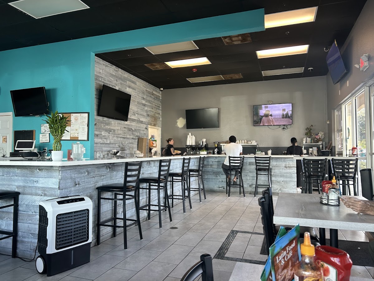 Del Campo Latin Food & Cafe