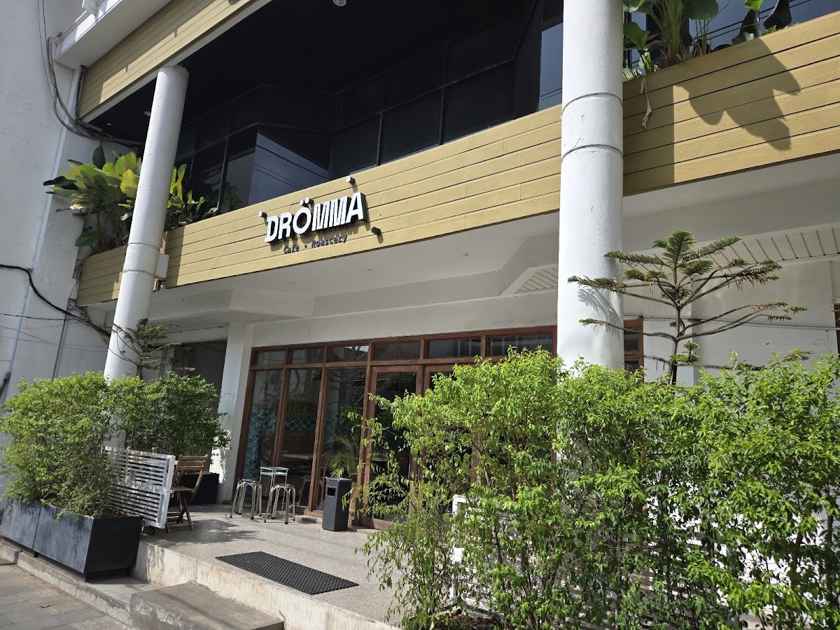DROMMA COFFEE & ROASTERY