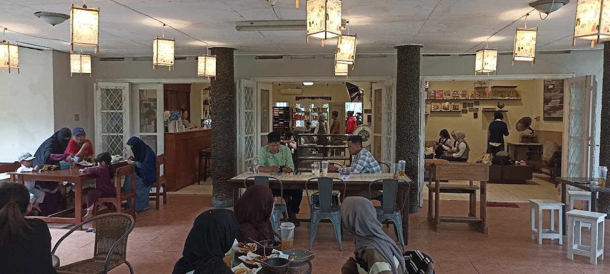 Koffiehandel & Library cafe