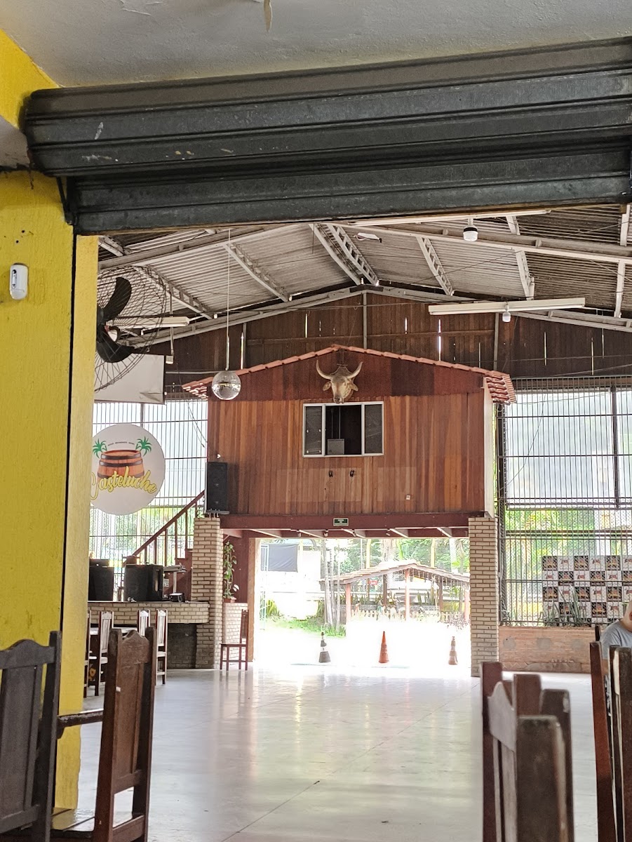 Casteluche Restaurante, Adega e Show