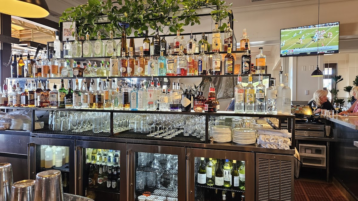 Tommy Bahama Restaurant & Bar