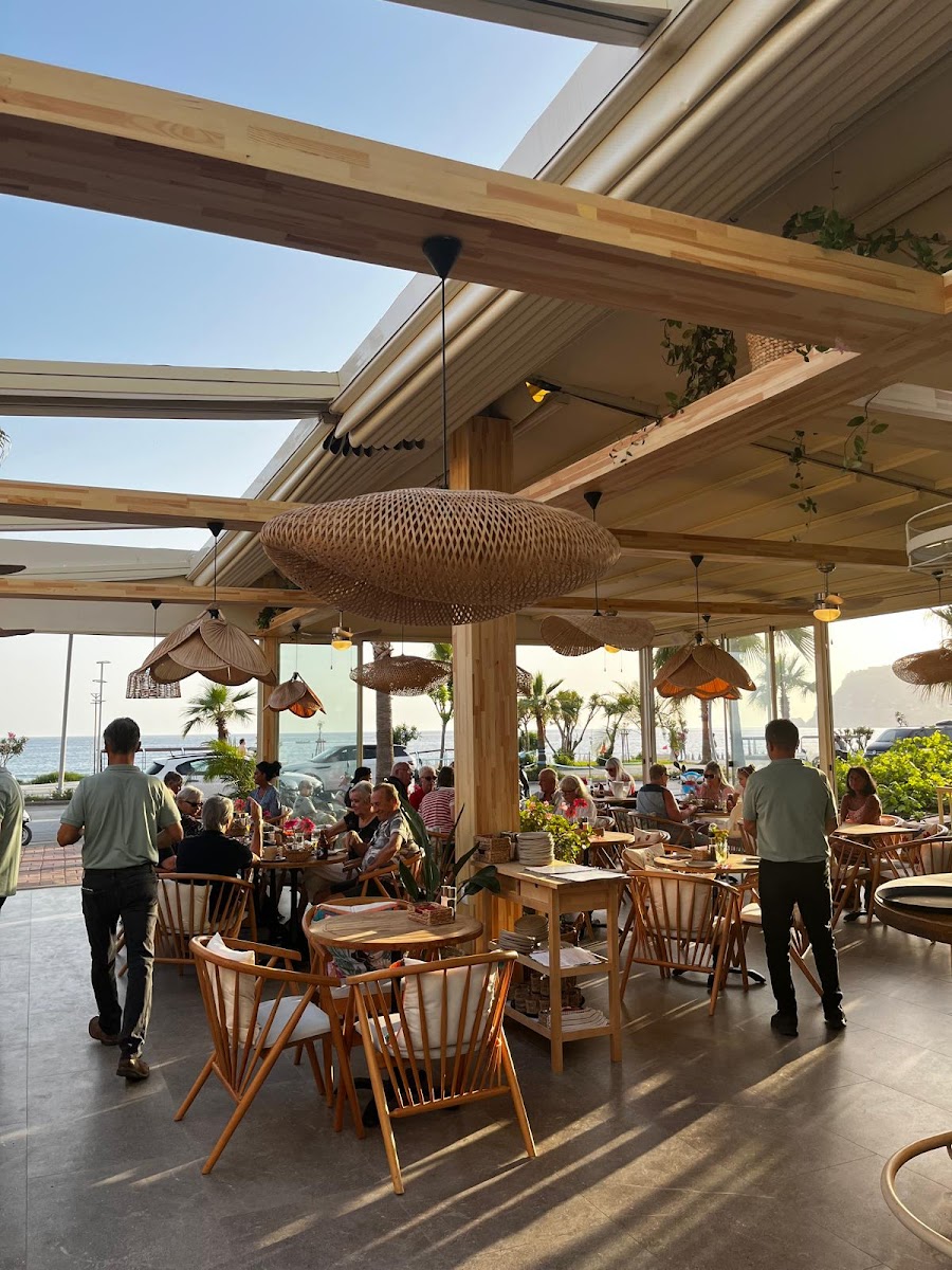 OHANA BEACH RESTAURANT