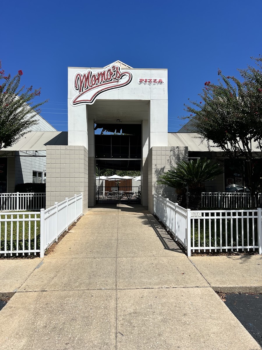 Momo's Pizza - Market Street