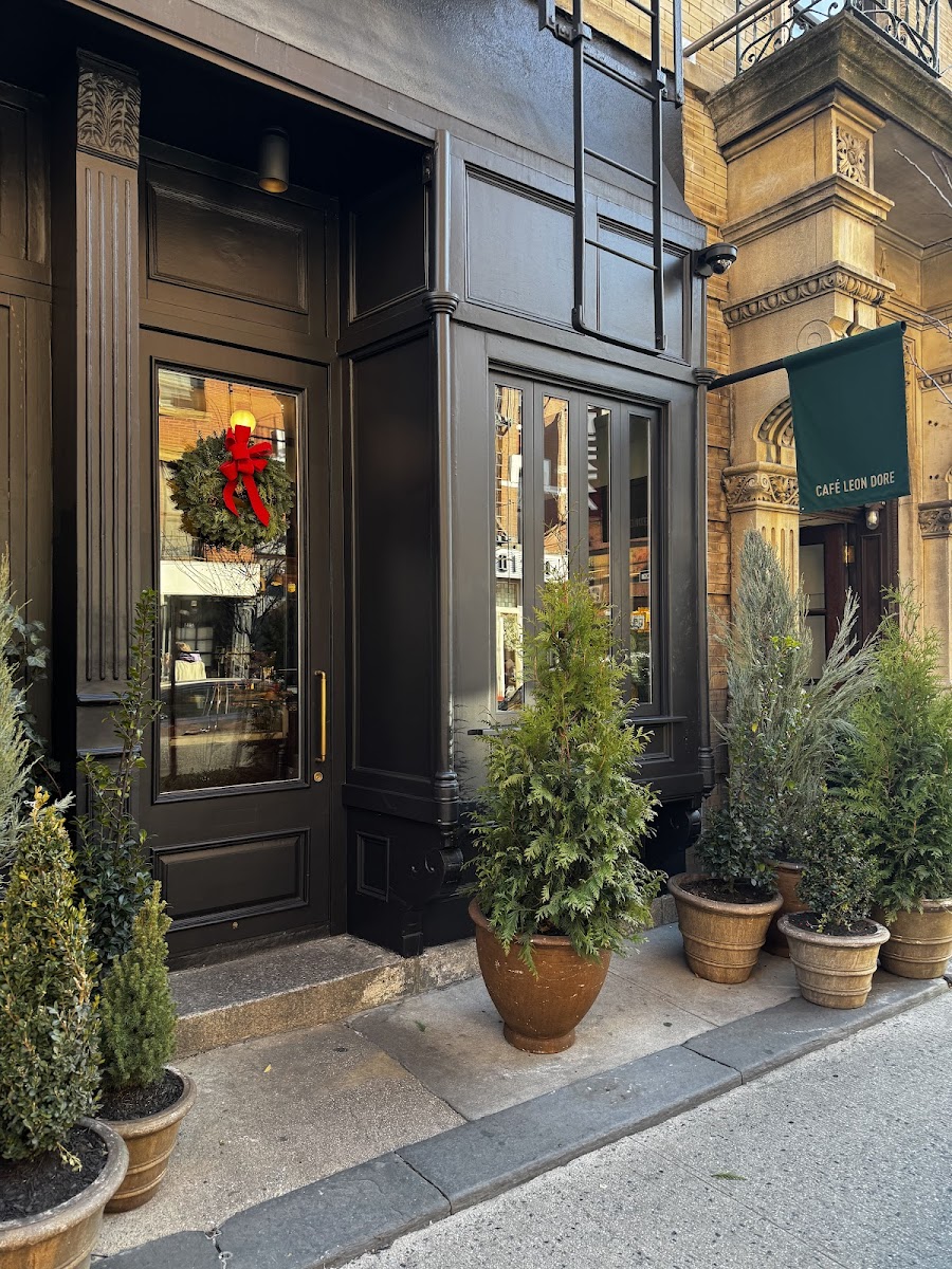 Café Leon Dore