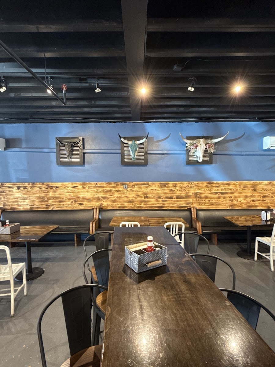 On Cue Sports Bar & Grill