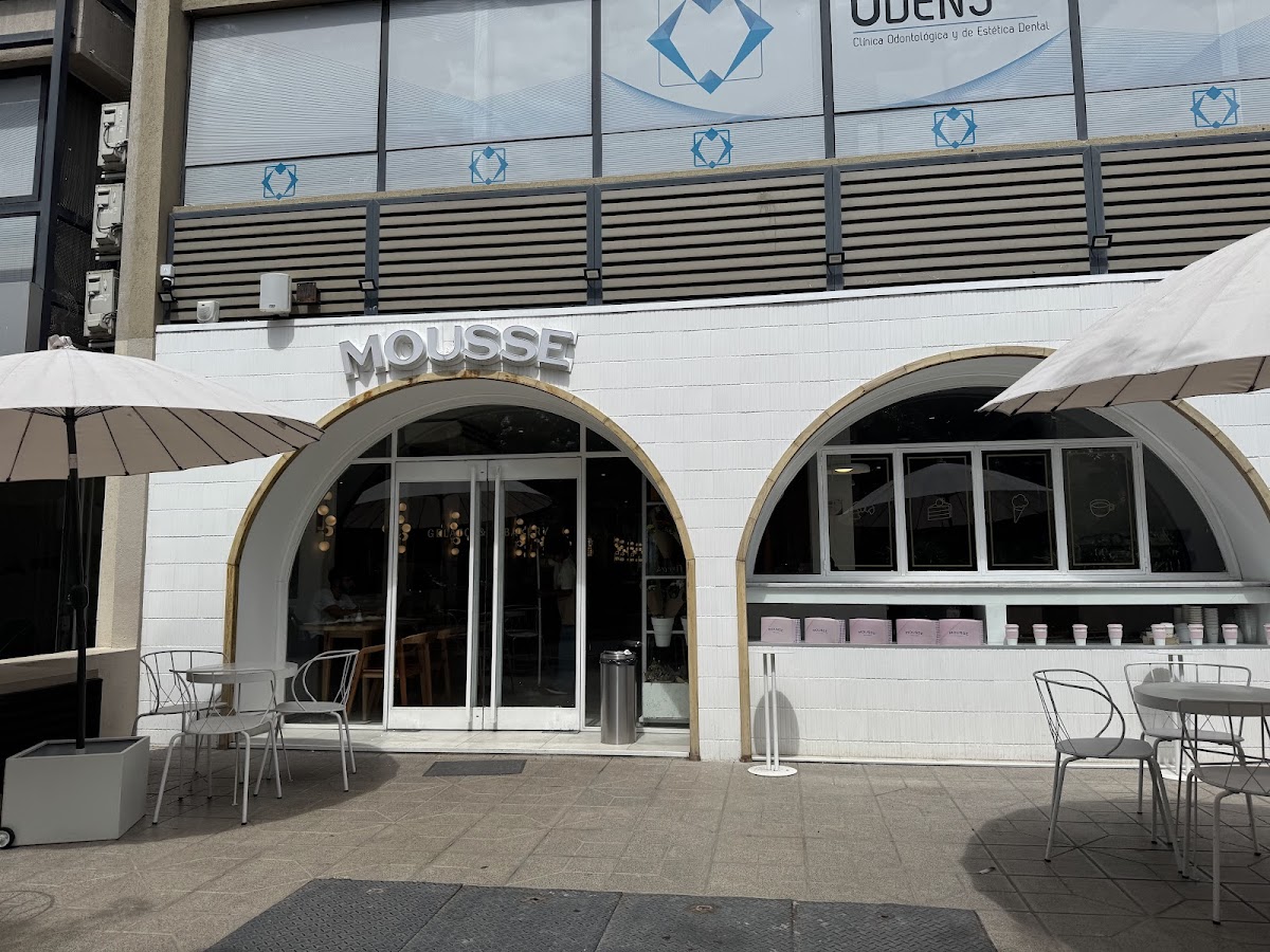 MOUSSE GELATO & BAKERY