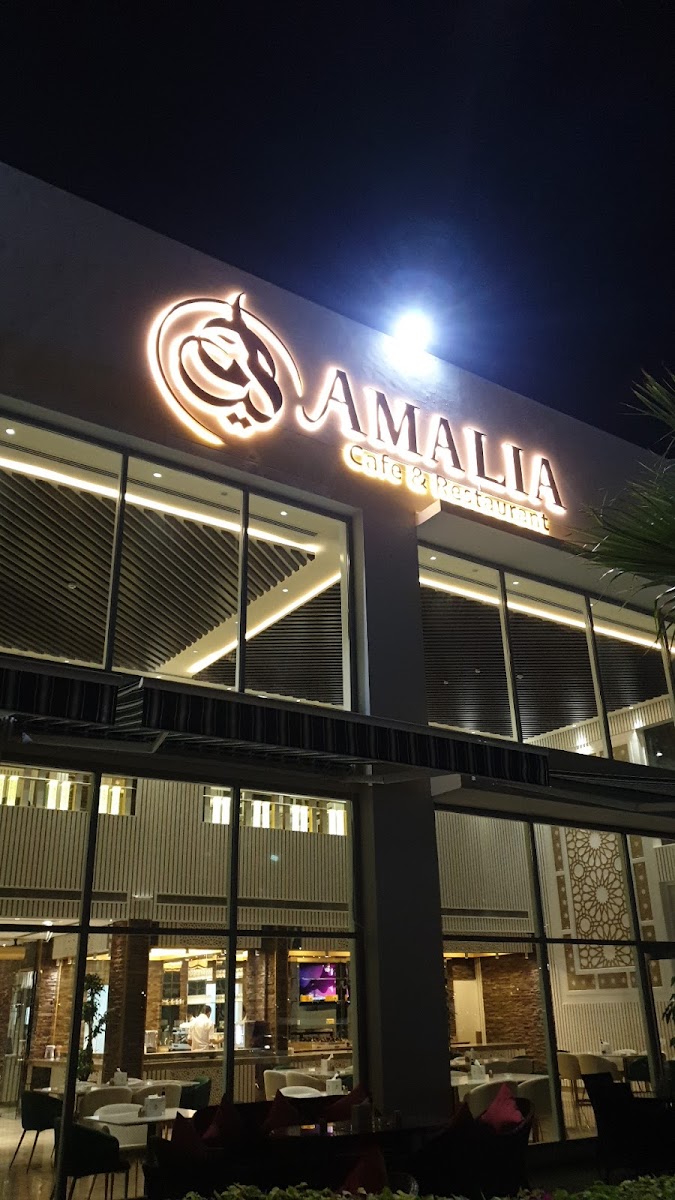 Amalia Restaurant & Cafe