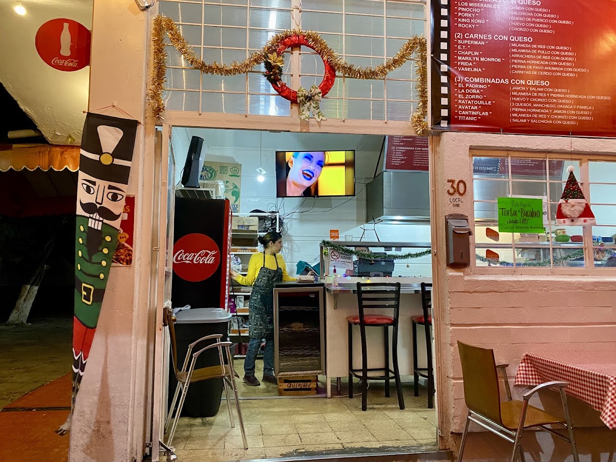 La Linterna Mágica: Tortas y Café