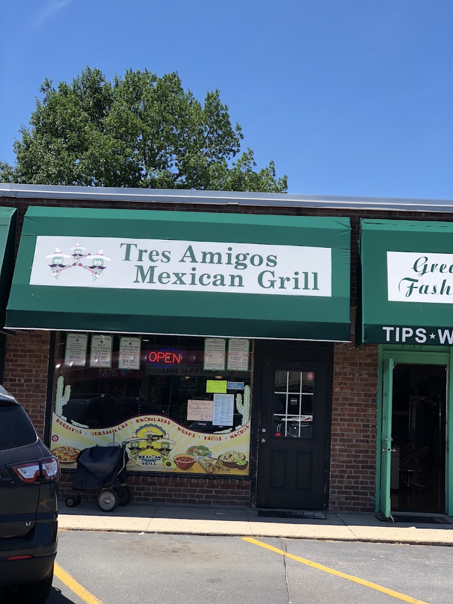 Tres Amigos - Greenlawn