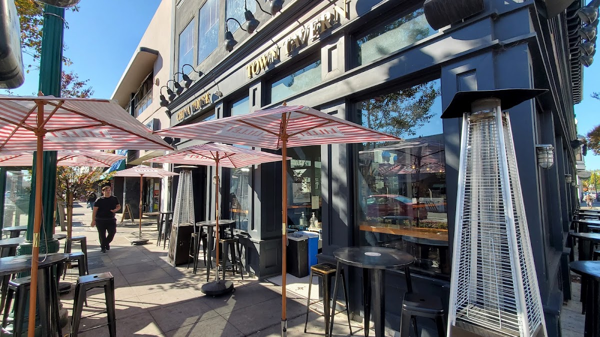 Town Tavern - Alameda