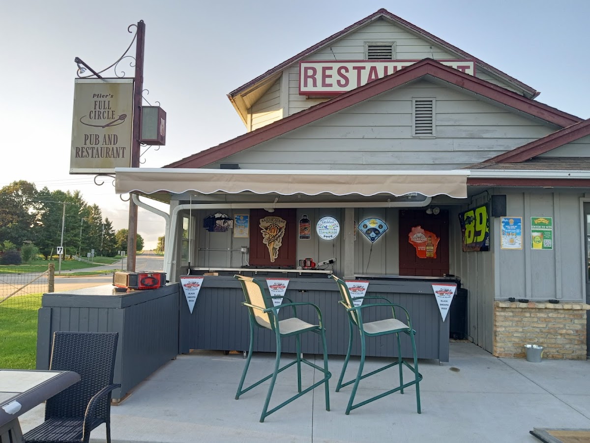 Plier's Full Circle Pub & Restaurant