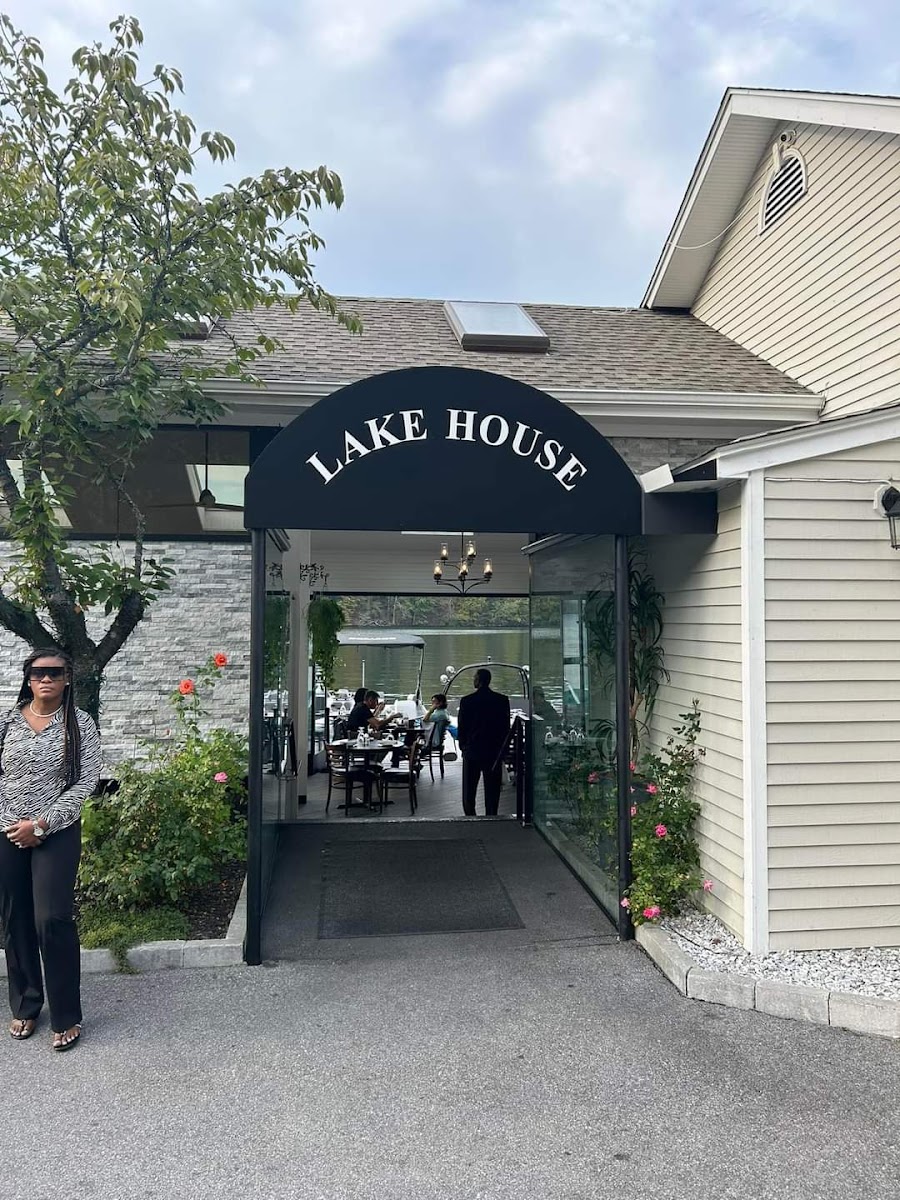 Lake House Restaurant and Bar
