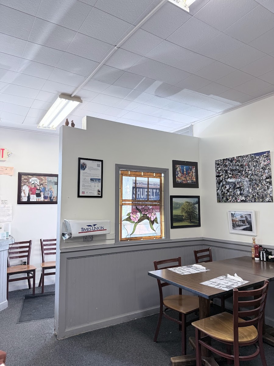 Windowbox Cafe Bob & Linda's