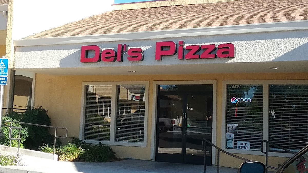 Del's Family Pizza