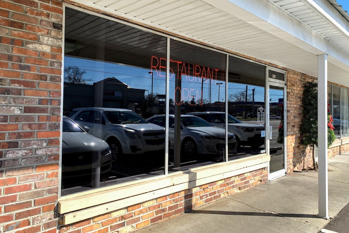 Ball & Que Restaurant