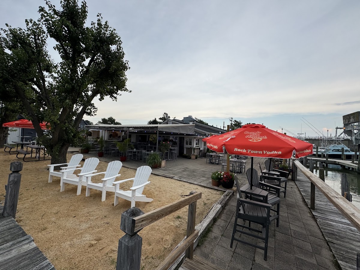 Big Mack’s Kitchen & Dock Bar