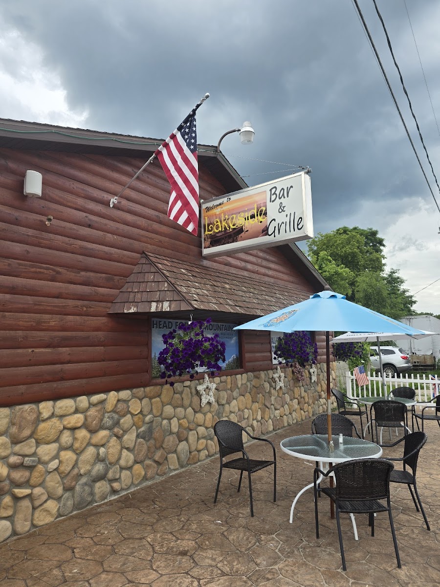 Lakeside Bar & Grille