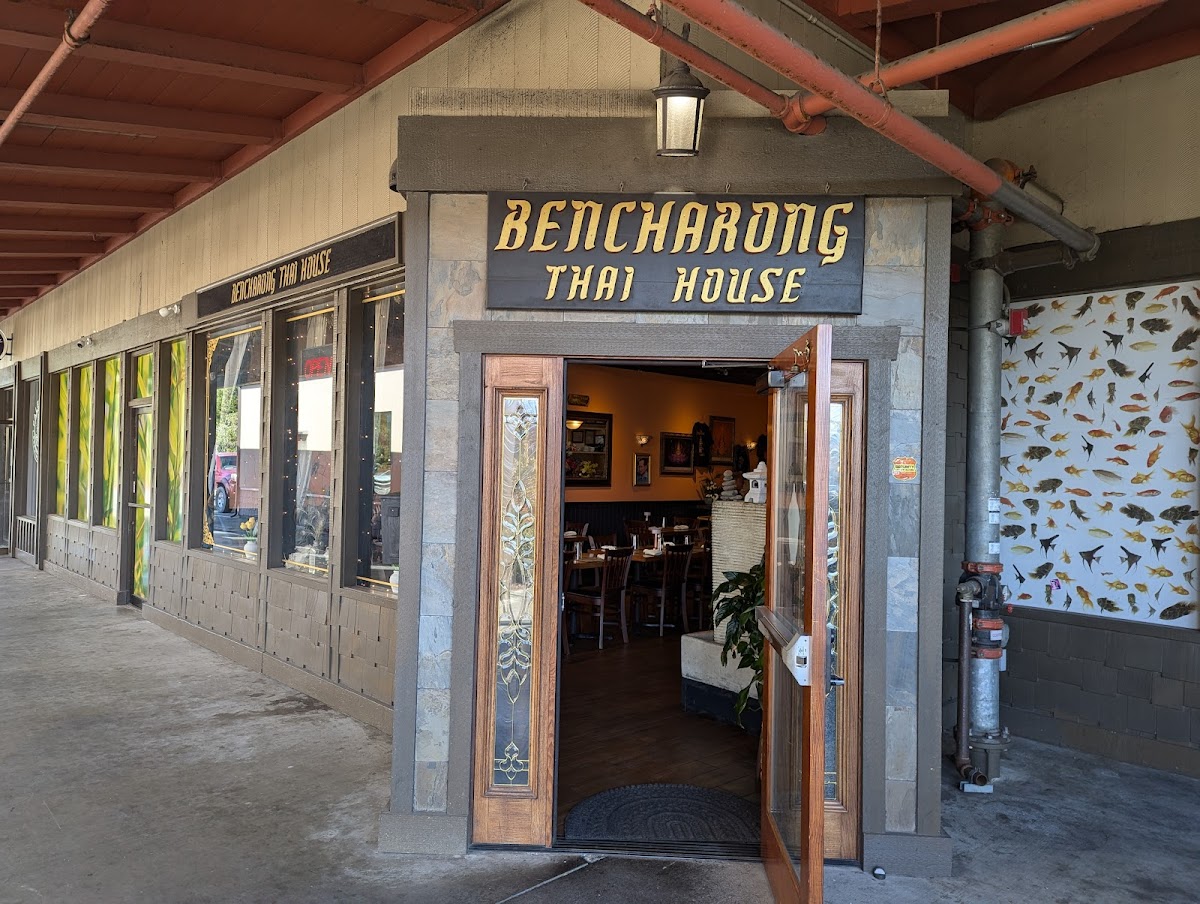 Bencharong Thai House