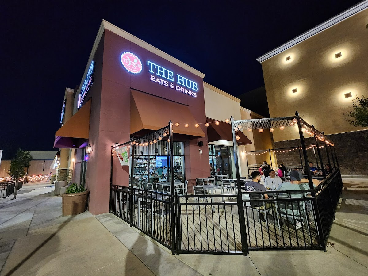 The Hub Eats & Drinks