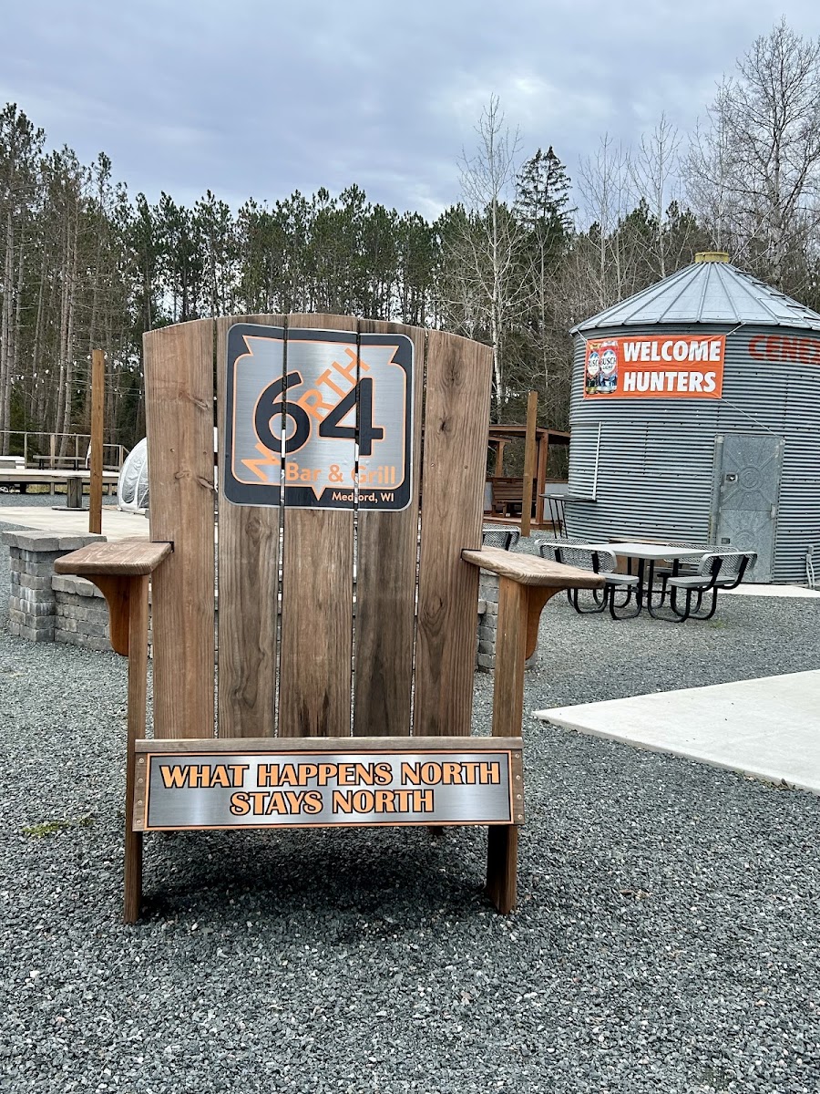 64 North Bar & Grill