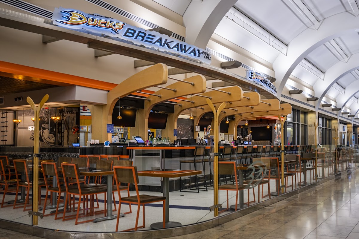 Ducks Breakaway Bar & Grill
