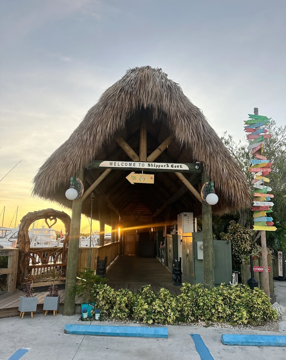 Skipper's Cove Bar & Grill
